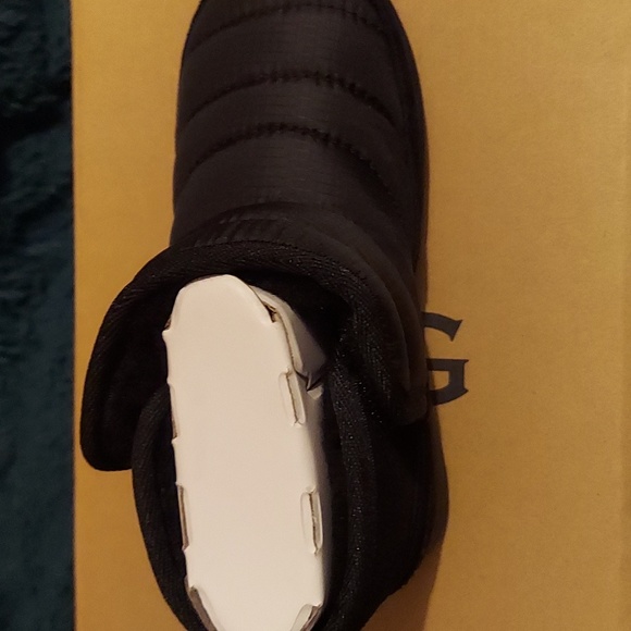 UGG | Zaylen Boots, Black, Size 10 - Picture 3 of 8